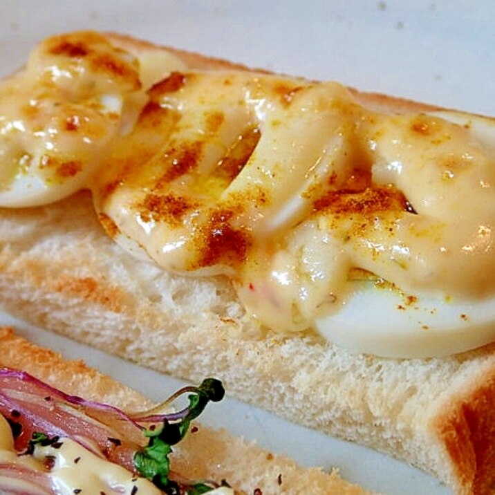 ゆで卵とスマートチーズのカレー風味トースト